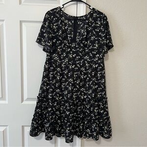 EUC Women’s black floral dress - large